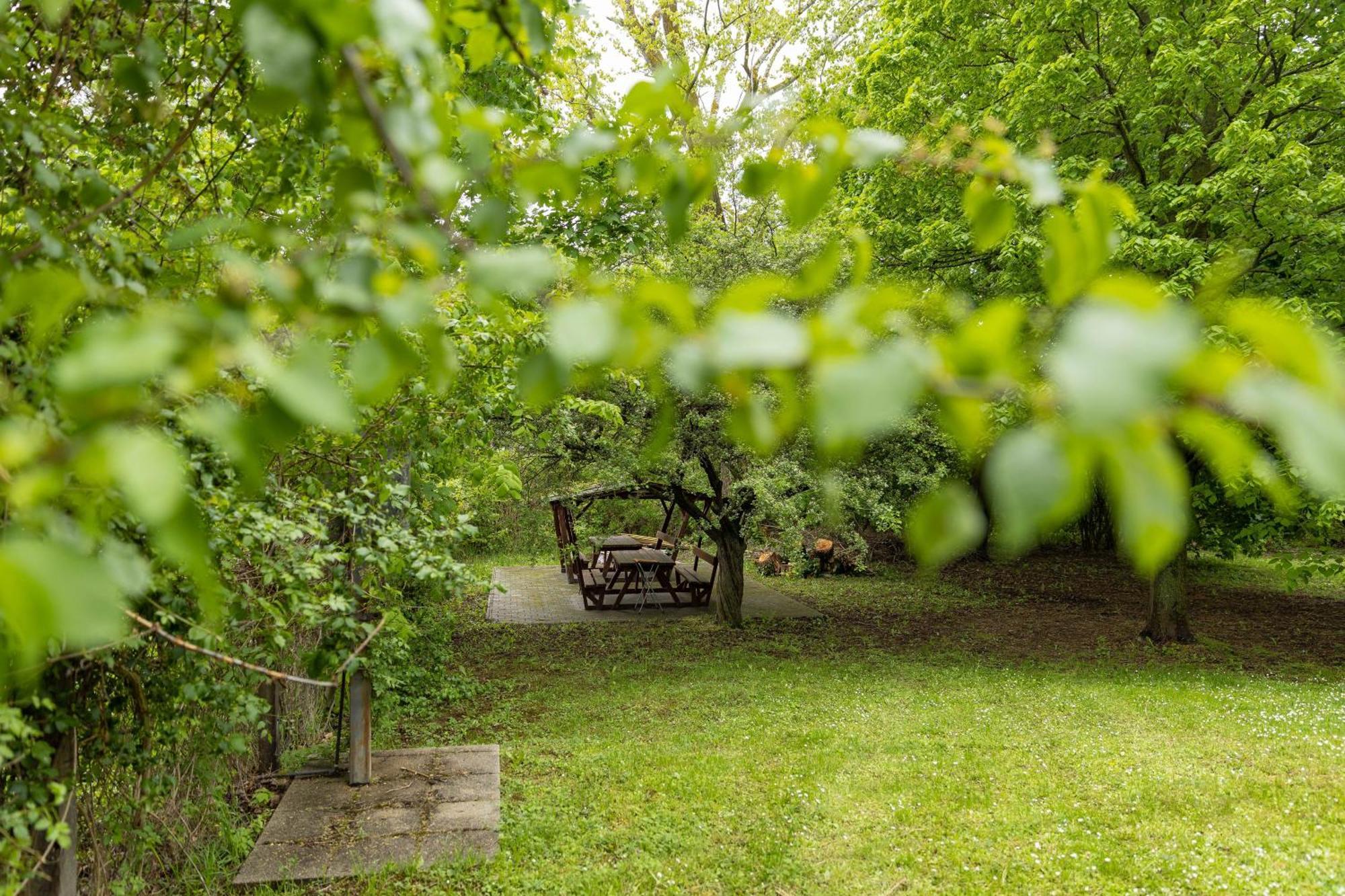 Gesztenye Nyaralopark Balatonudvari Buitenkant foto